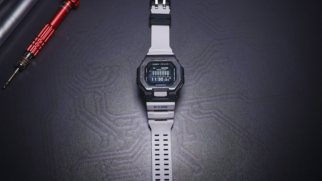 Разборка часов Casio G-Shock GBX-100 | Замена ЖК-дисплея и сравнение