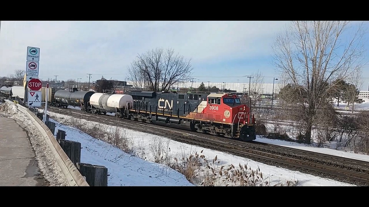 2 15 26 Поезд CN и несколько самолетов приземляются в Дорвале, Монреаль