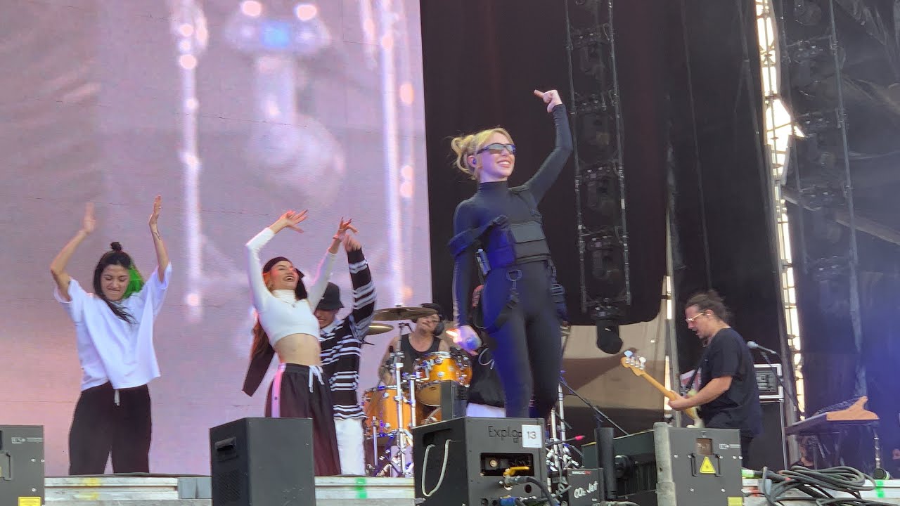 Nicki Nicole ft. Trueno @Tecate Pal Norte  2022-  Escenario Tecate Light-  Monterrey NL 4-01-22
