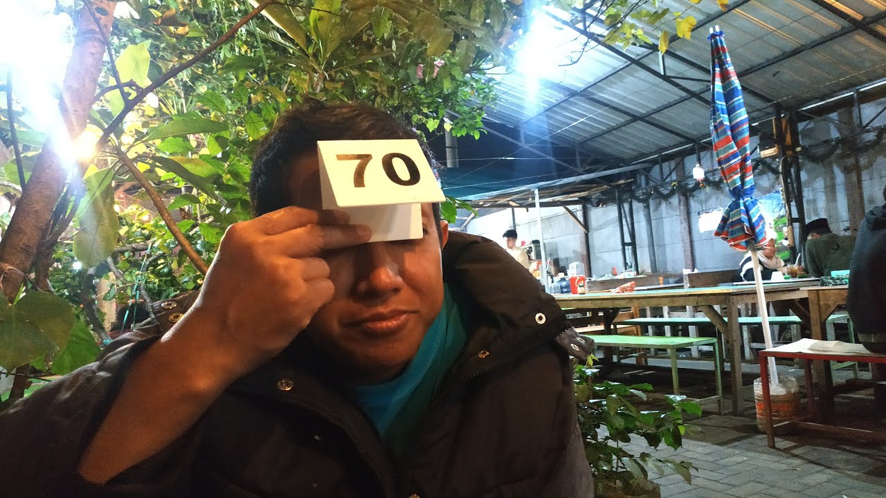 makan ayam bakar penyet  minum jeruk hangat di penyetan salim kediri