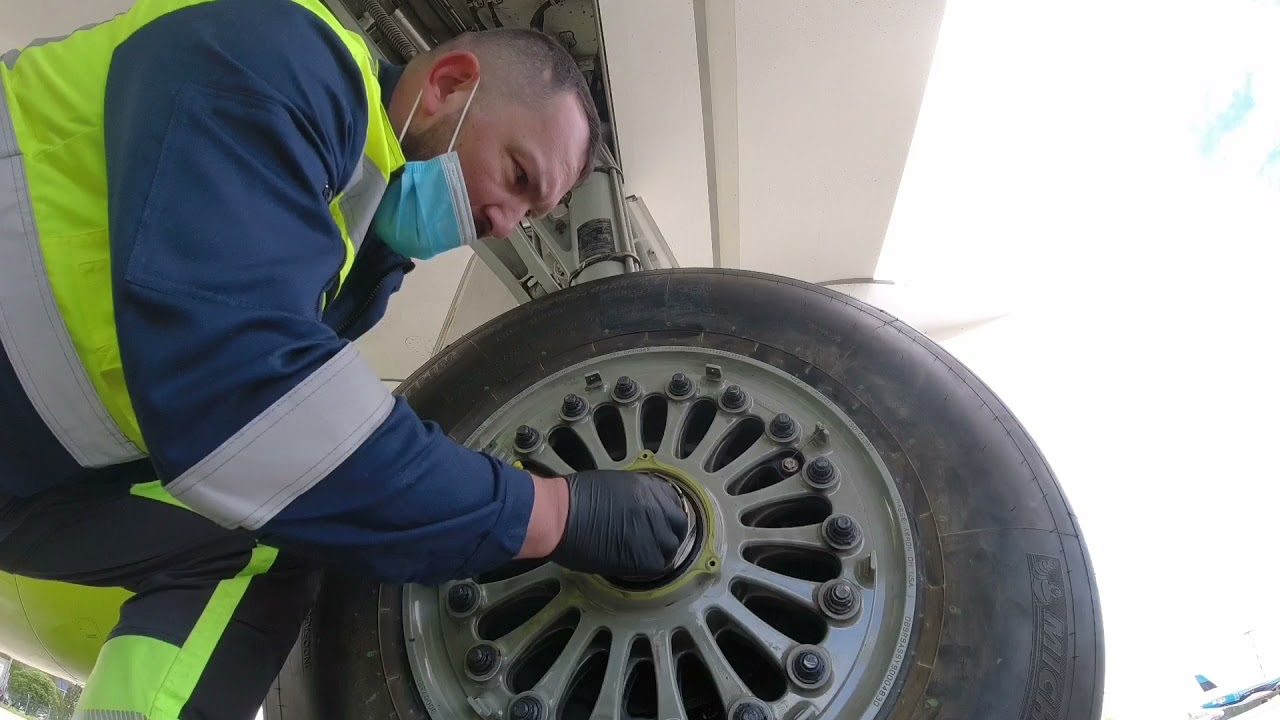 Airbus A220 Main Landing Gear Wheel assy replacement