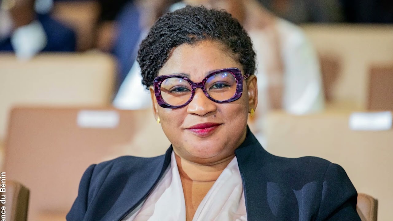 FRATERNITE FM TV : SUIVEZ L' ENTRETIEN EN FRANCAIS AVEC LA MINISTRE CONSEILLERE MARIAM DJAOUGA SACCA
