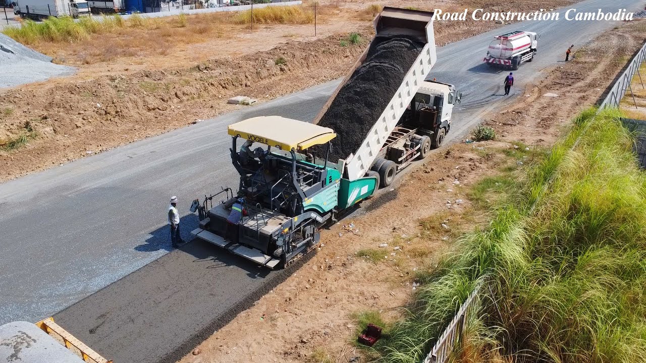 The Ultimate Guide to Using VOGELE Super 1800-2 Paver Machine for Paving Gravel Part5
