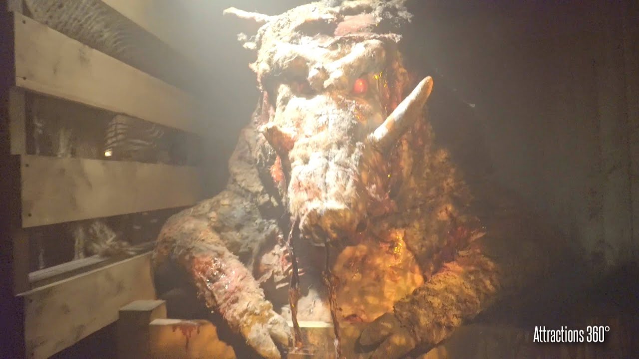 Red Barn Haunted House Maze - Knott's Scary Farm 2016