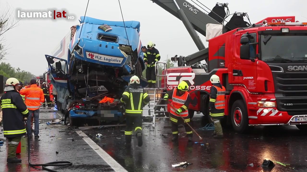 Zwei Tote bei LKW-Crash auf Pyhrnautobahn bei Inzersdorf im Kremstal