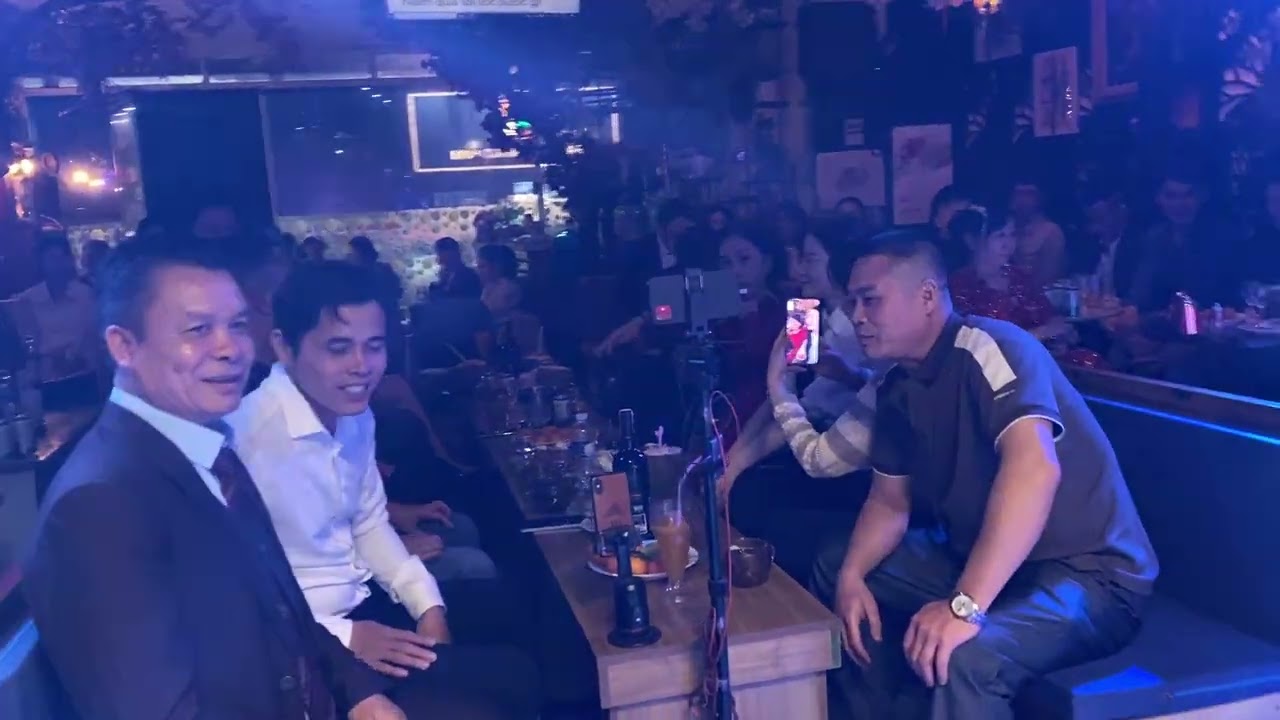 Tiệc tất niên . Phòng trà hương linh