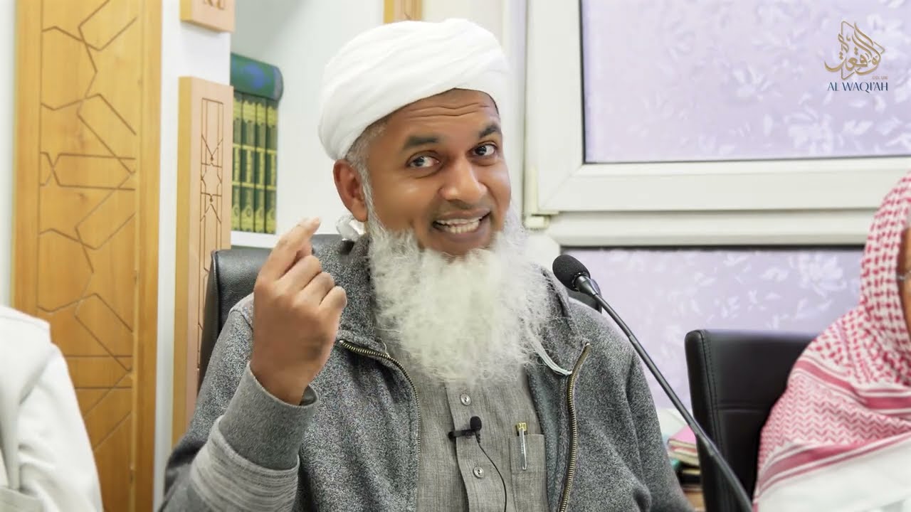 LIVING BETWEEN THE 2 WORLDS: OFFLINE & ONLINE | Shaykh Hasan Ali ᴴᴰ