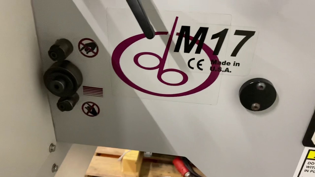 DeLuxe Stitcher M17G8-BST wire stitcher