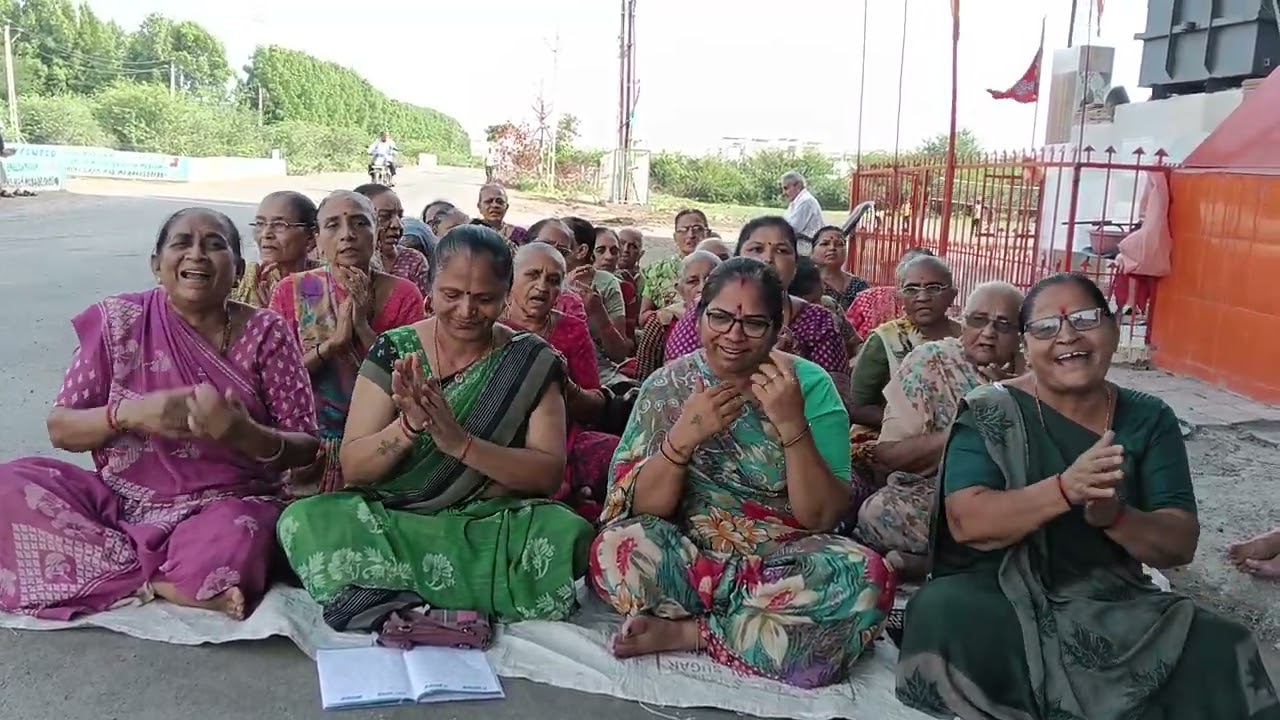 ખુબ સરસ કિર્તન વારે વારે સાંભળવા નુ મન થાય એવું,👌જય રામાપીર મહિલા મંડળ (લખેલું છે)