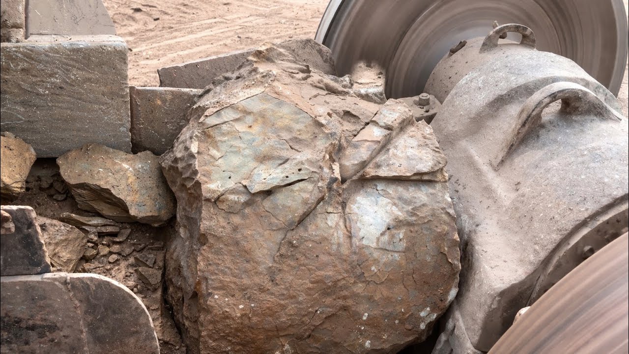 #crushing #crushingtime #crushers #crushingrocks #crushingmachinecrushingthings #vídeoviral 