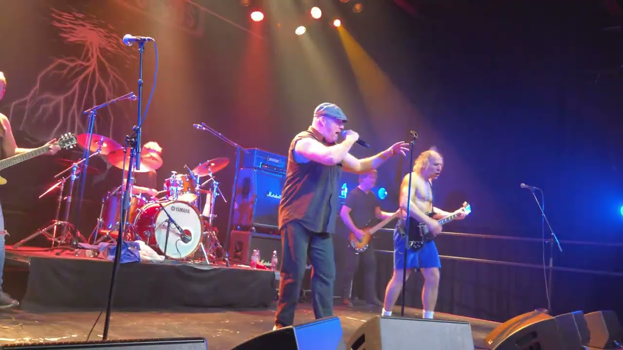 Dirty Deeds Union Scene 26.12.2025
