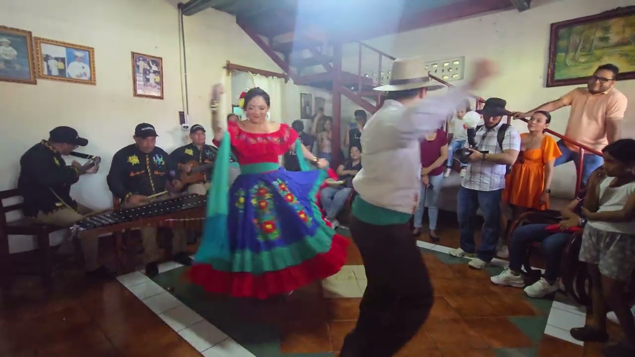 Son: El Posteado. Bailan: Rita Palacios Mora y Bosco Ortega Berr&iacute;os