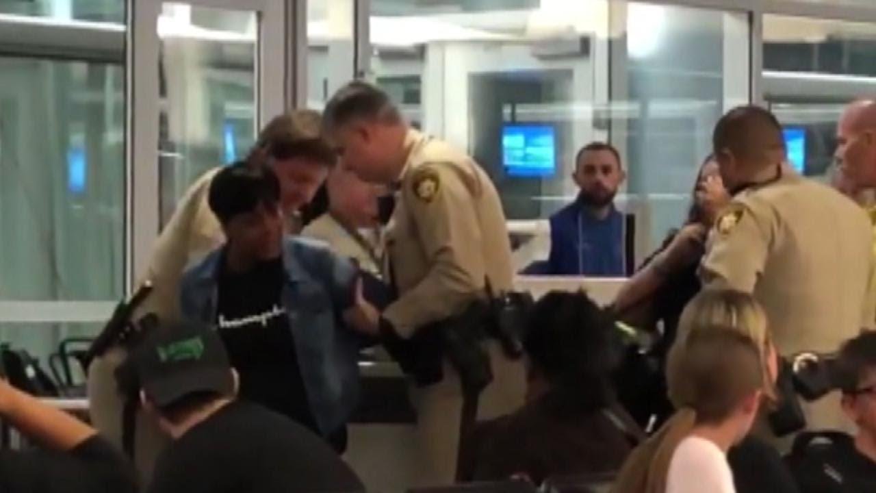 Mom Jailed After Complaining About Puke by Teen's Plane Seat