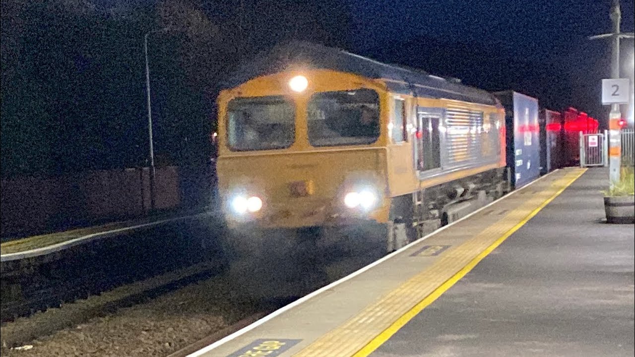 “Colchester power signalbox” 66704 4E21 with 37 containers 17;08 40L Lea Road 5/11/2025