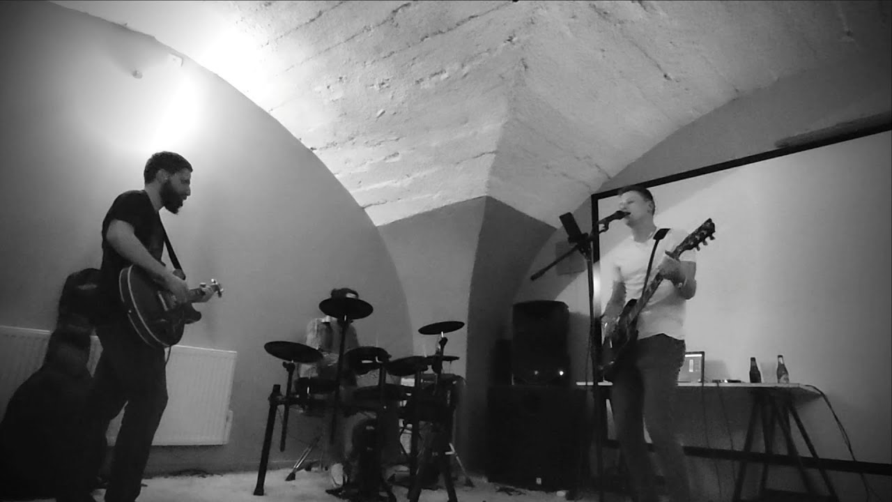 ENGINE FAILURE - Paranoid - Live session
