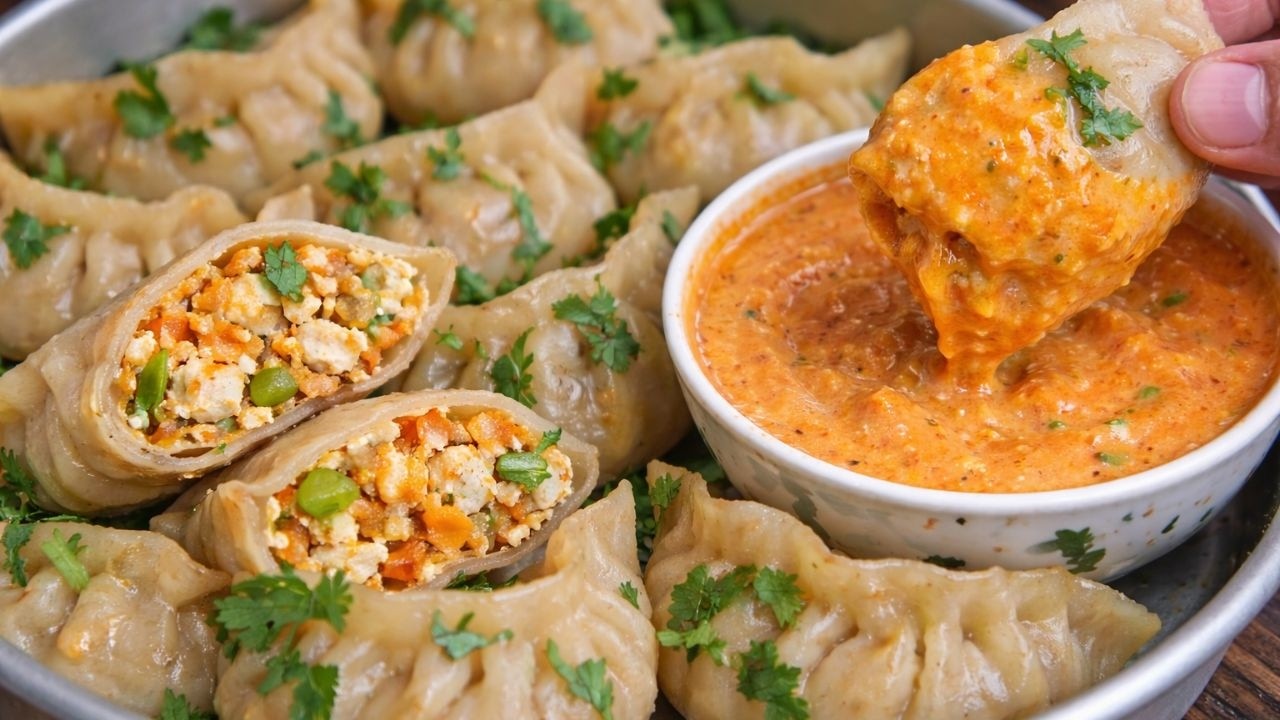 “Street Style Paneer Momos 😍 | Spicy Momo Chutney Ke Saath!”