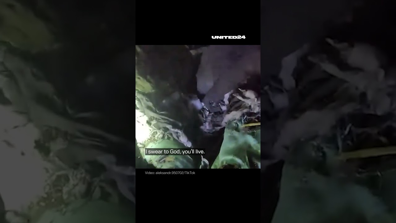 Ukrainian Soldier Disarms Russian Infantrymen Before Taking Them Prisoner #warinukraine