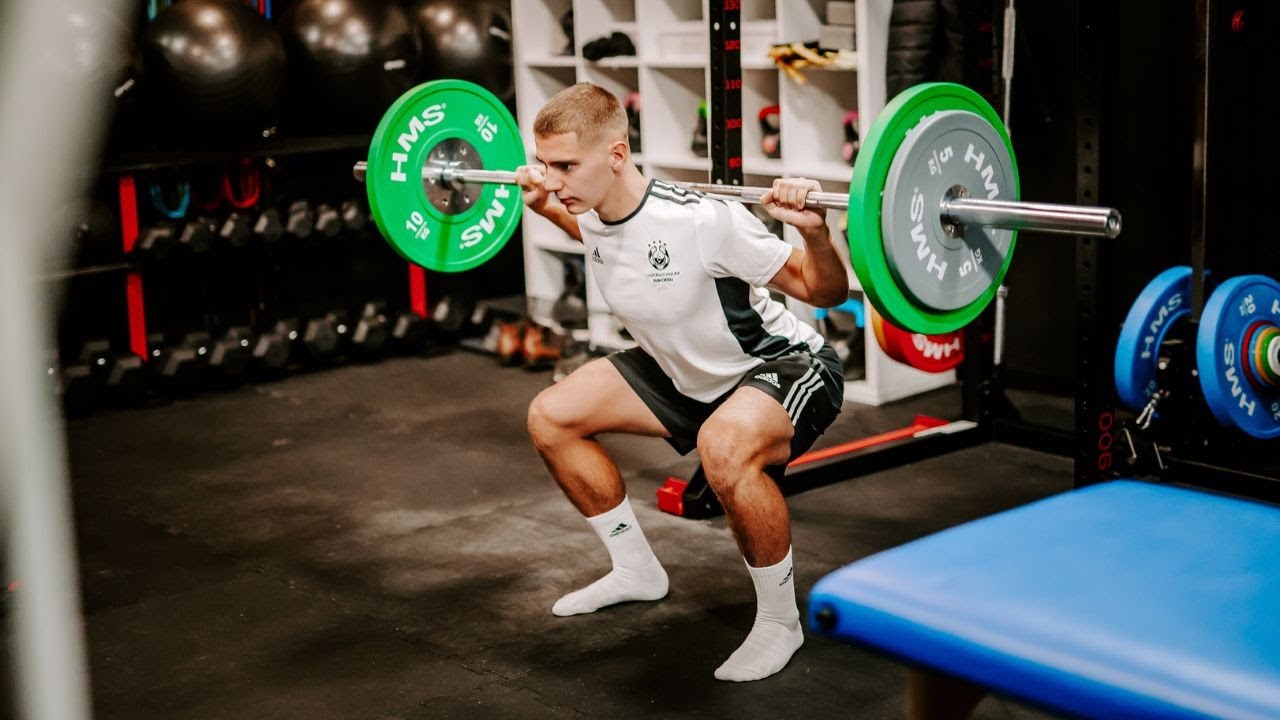 Trenuj jak profesjonalny piłkarz w strefie 𝐋𝐀𝐁𝐎gym