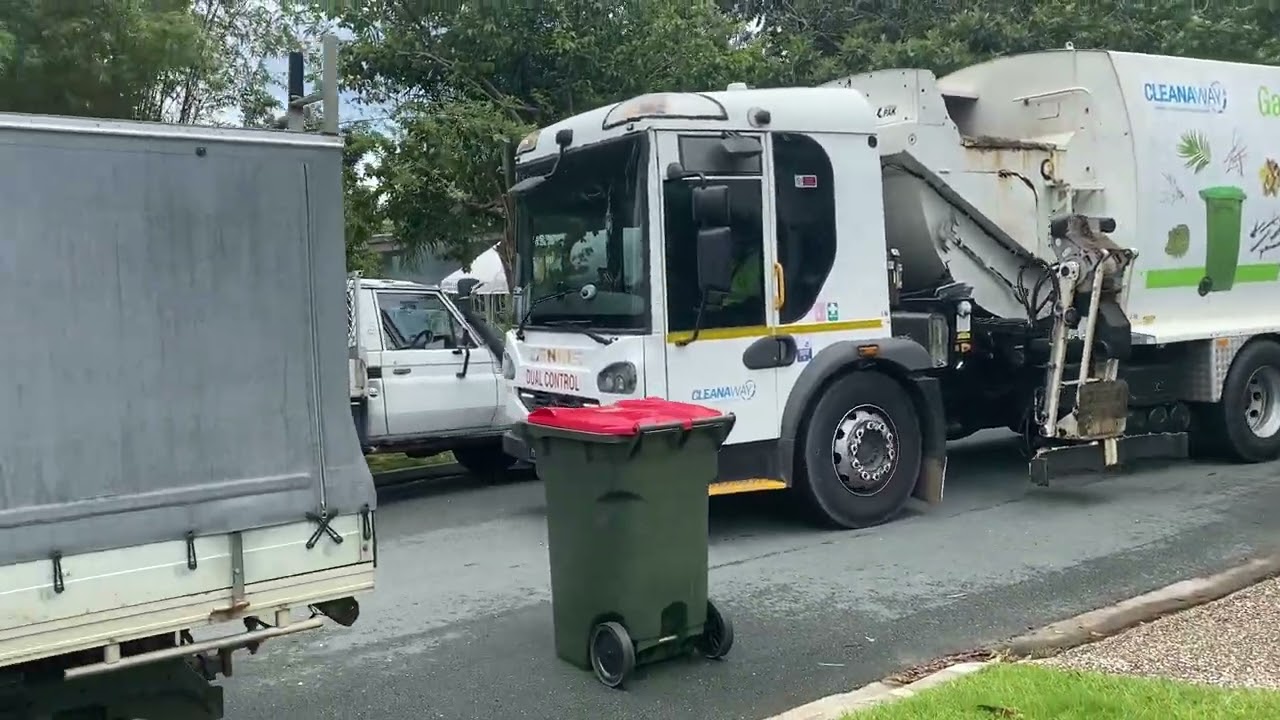 Green waste in Tewantin with SL01083 #cleanaway 
