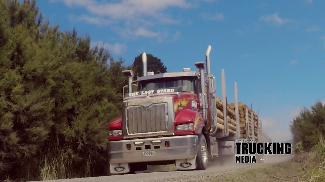 Лесопогрузчик Mack Superliner мощностью 685 лошадиных сил