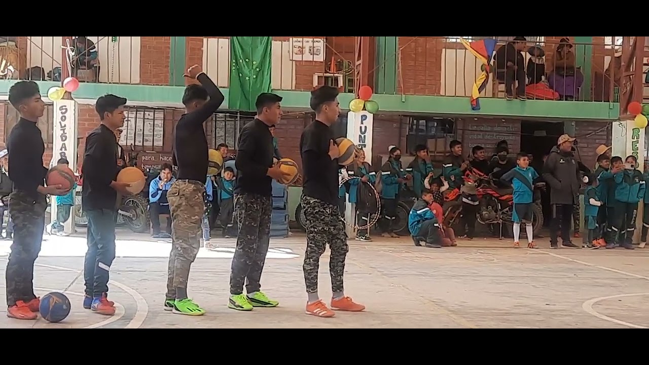 Gran demostración de Educación Física Colegio Malla 2023 a la cabeza del Lic Grover Guerra Huanca 2