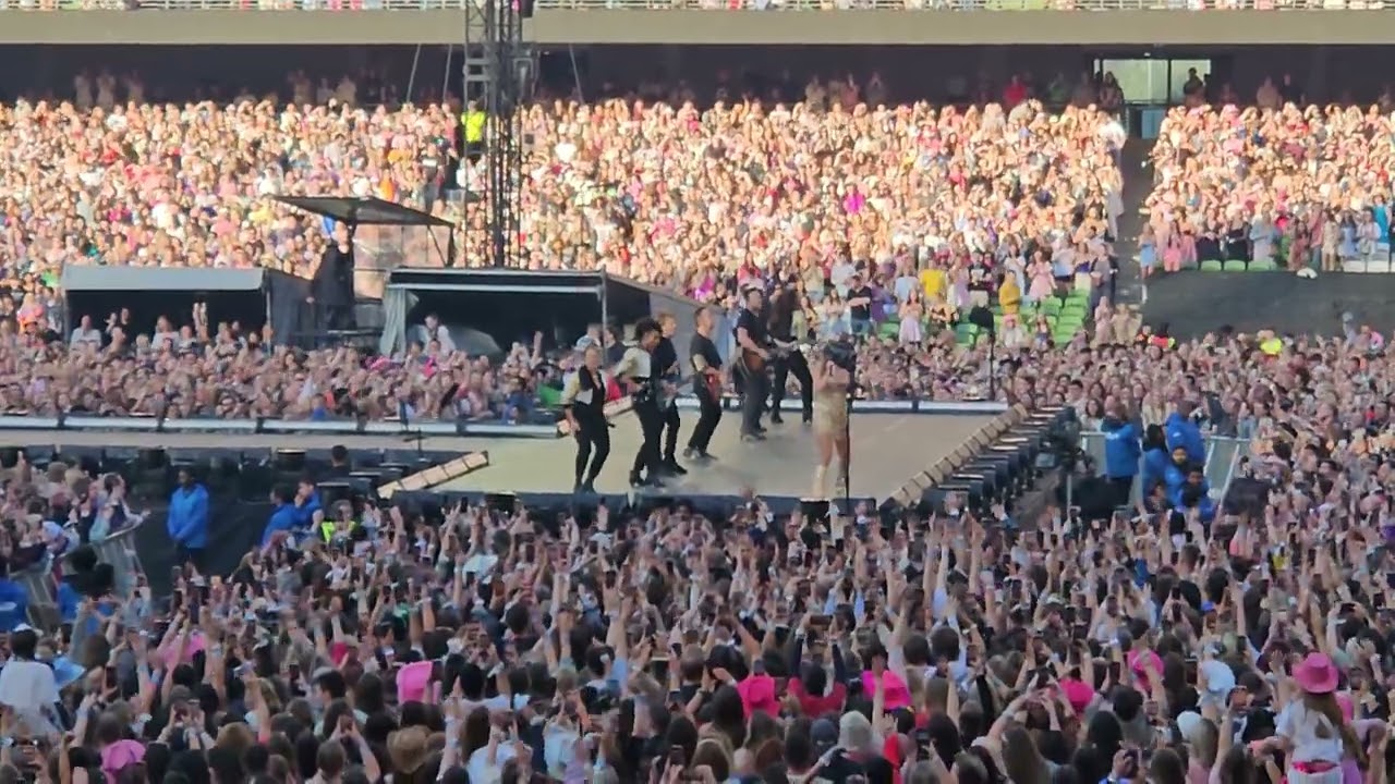 Taylor Swift - Love Story - Aviva Stadium, Dublin