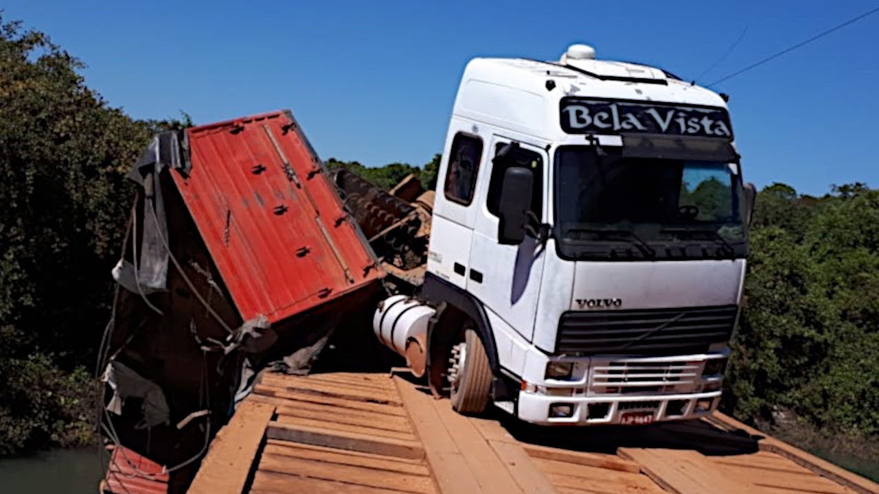 Caminhões Atravessando Pontes de Alto Risco