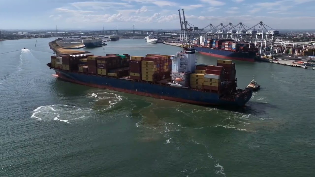 SEASMILE  being turn to back into Webb Dock East Port Melbourne.#ship #melbourne #drone #city 