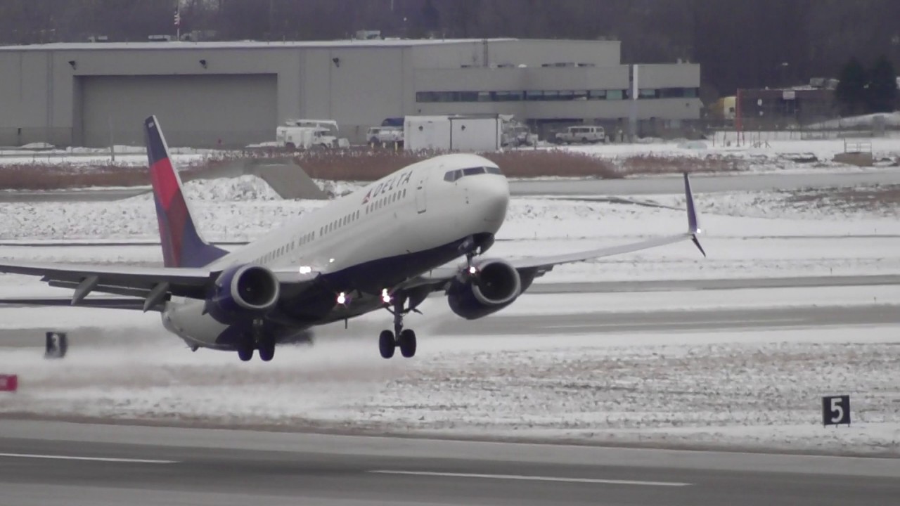 12 Take offs DTW Spotting | B737, B717, B739, CRJ2, CRJ9, MD88, E75L, E170