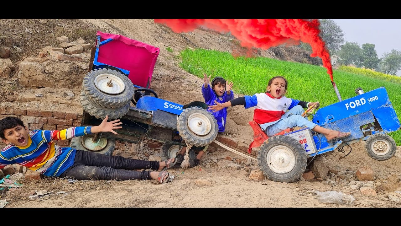 Mini tractor accident // Mini mahindra tractor struck in mud pulling HMT tractor & Ford tractor