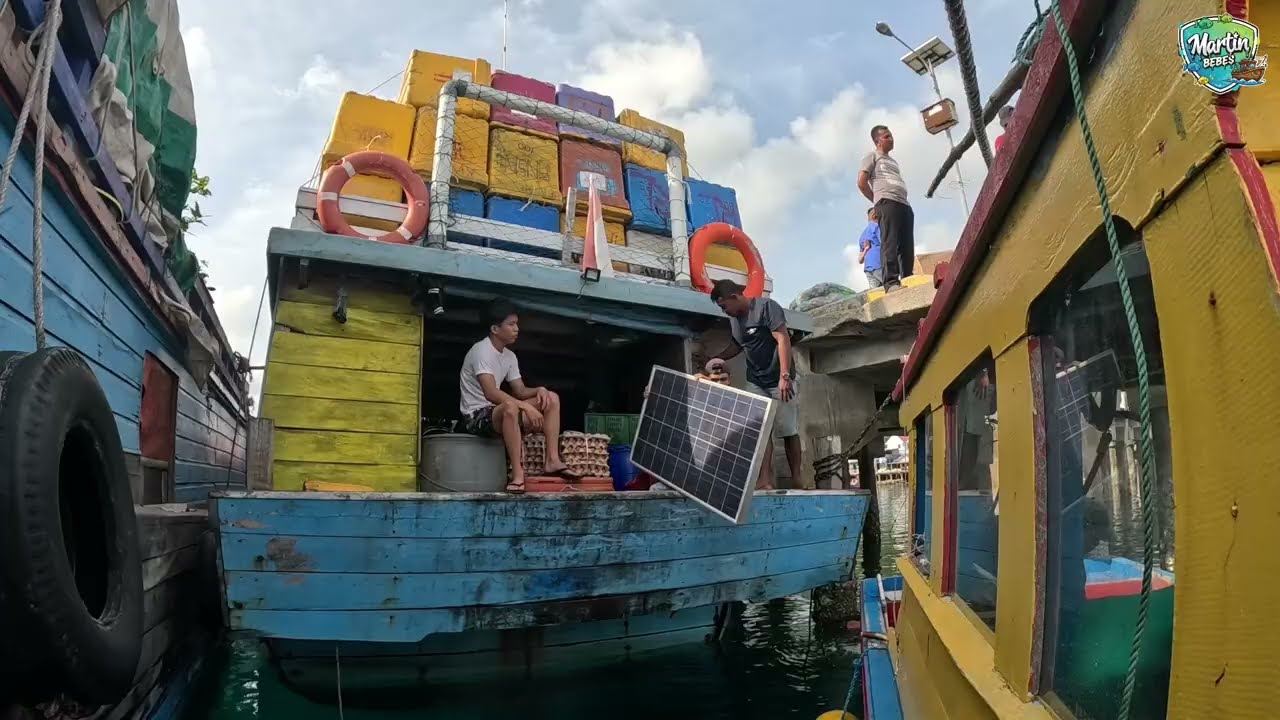 Tongkrongan kapal kargo letung