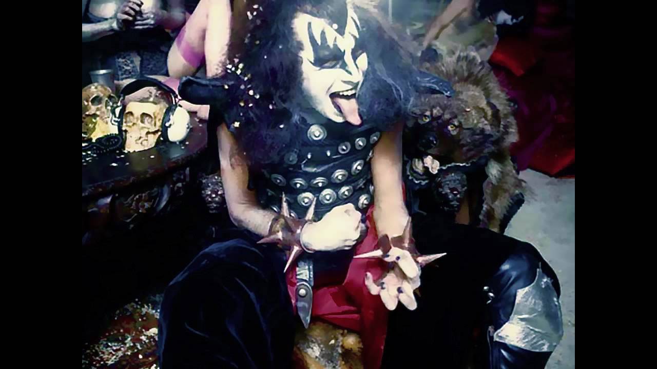 The infamous Kiss photos from the 
