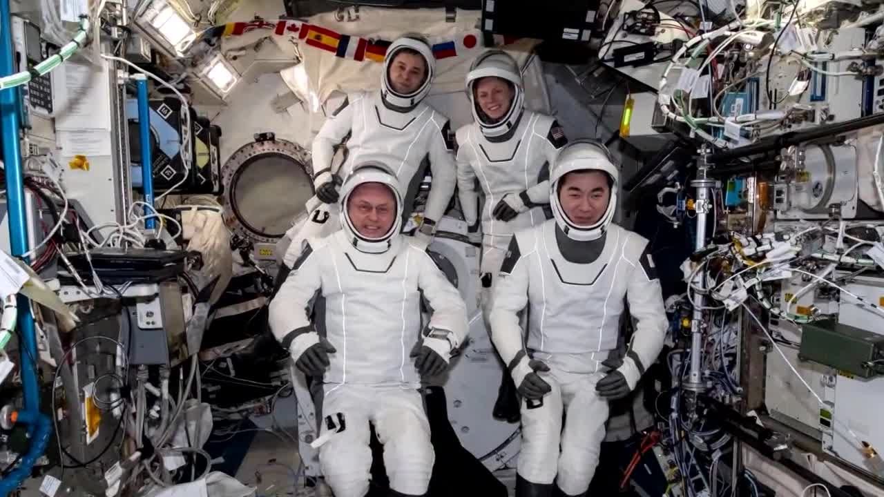 Ailing astronaut returns to Earth early in NASA's first medical evacuation