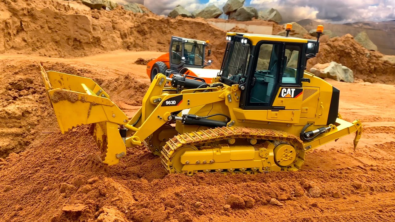 Filling up job at the construction-site with realistic RC Trucks!!