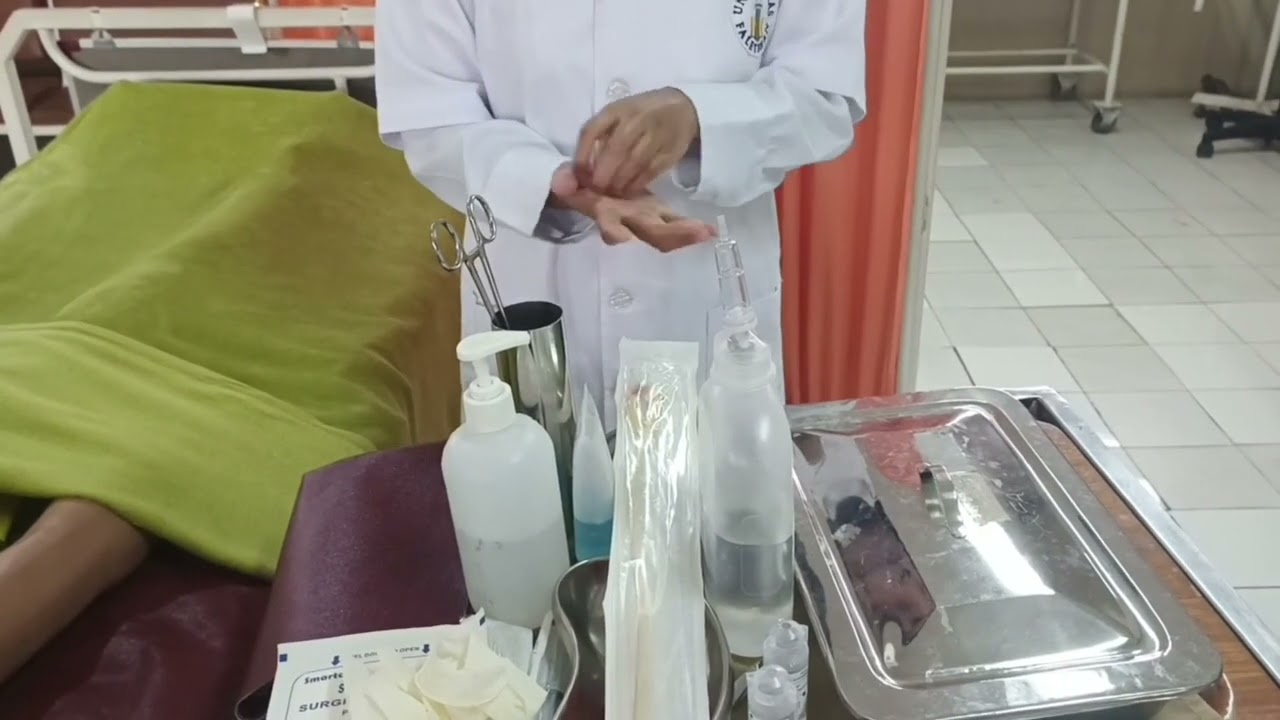 Simulasi Pemasangan Kateter Kelompok 4 