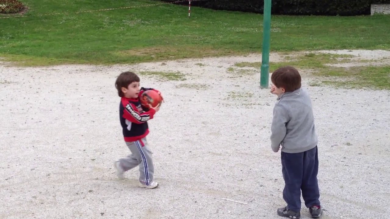 Little kids arguing in Italian: 