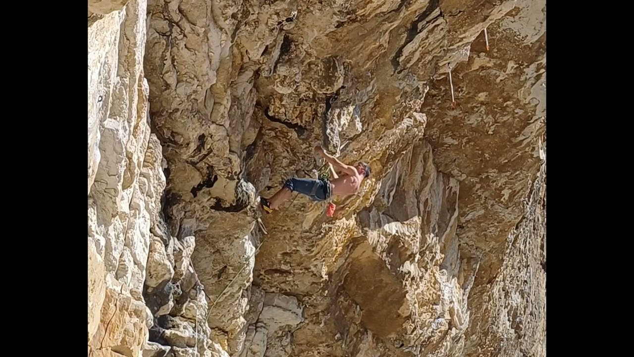 Travail de Renatissimo (7a+), paroi des toits, Marseille