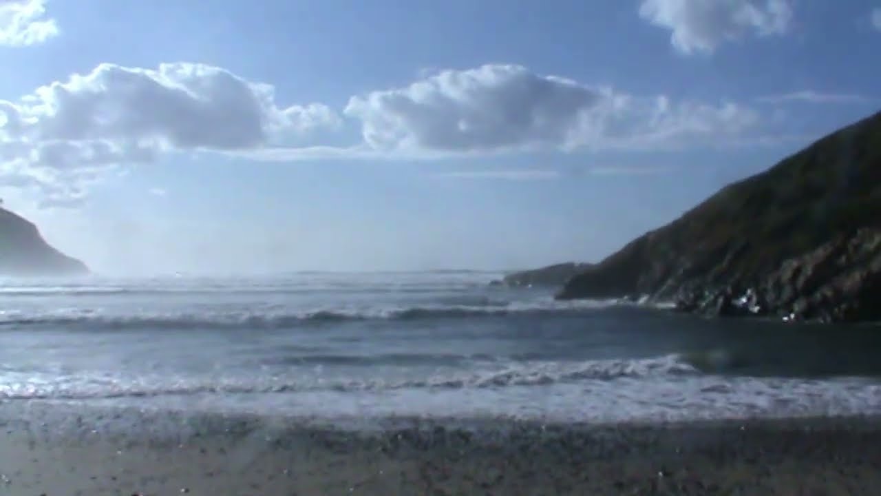 Pescando en agosto desde costa en el Mar Cantábrico en Asturias Paraíso Natural