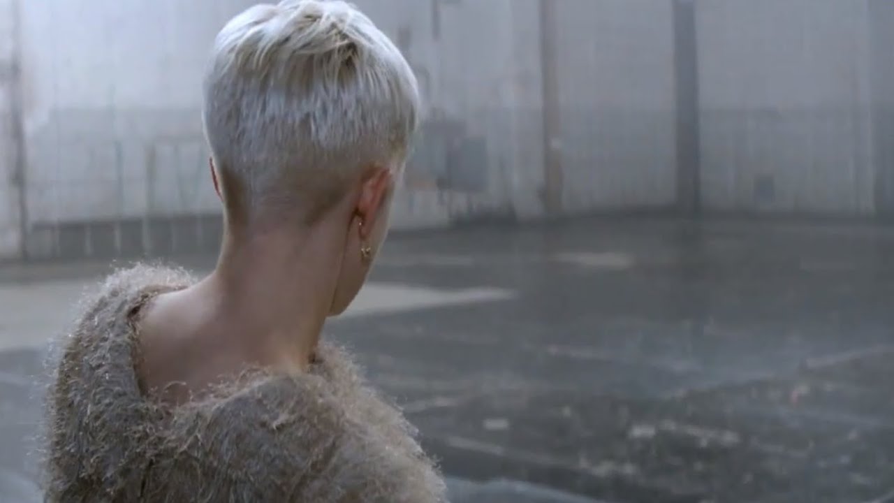 Robyn 'Call Your Girlfriend' Official Video