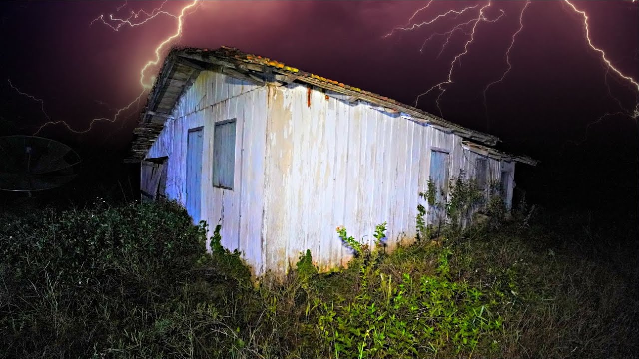 ATIVIDADE PARANORMAL NA CASINHA POLTERGEIST AS 3H DA MANHÃ!