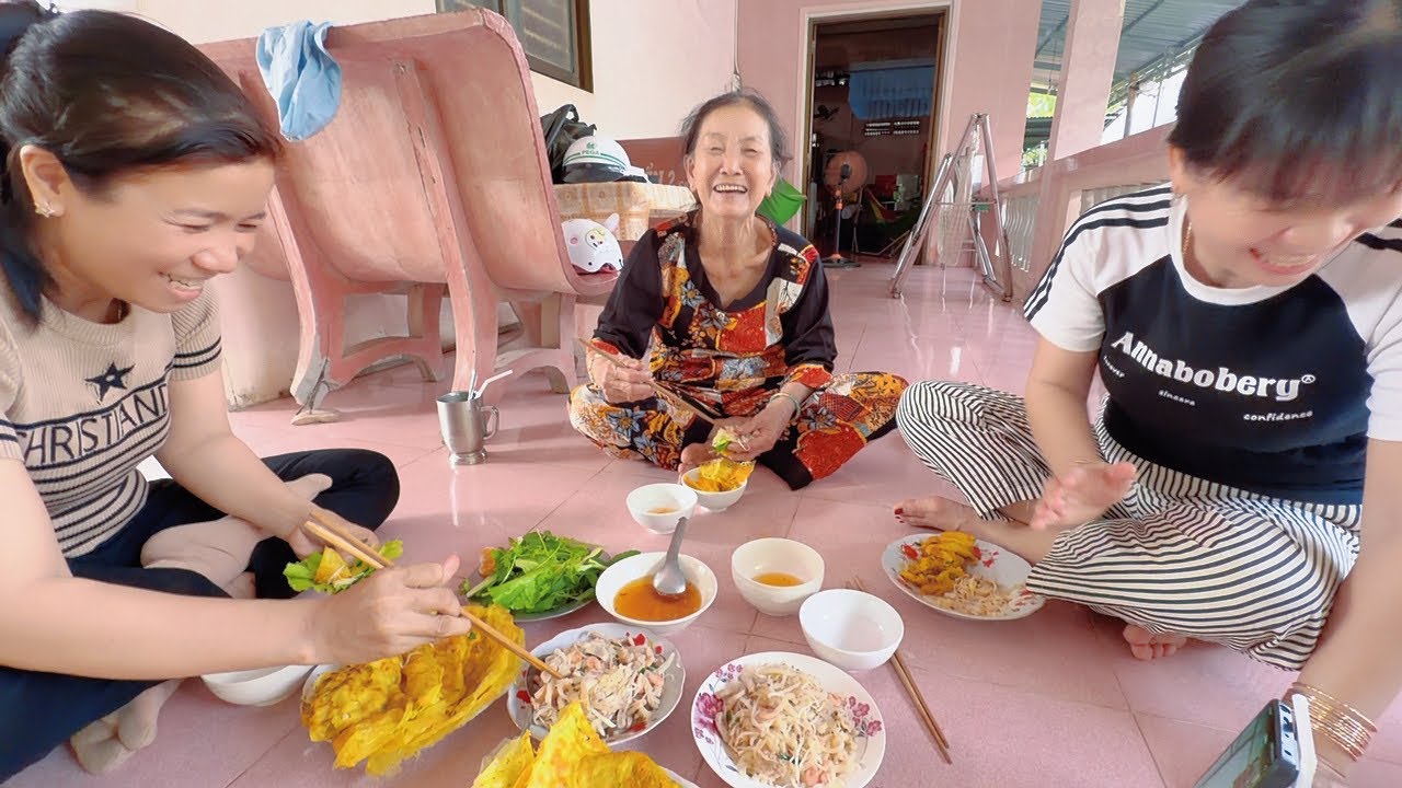 Cười bể bụng vụ đồ bánh xèo nhà Ngoại, làm hoài không được tốn tiền mua thêm cái chảo mới