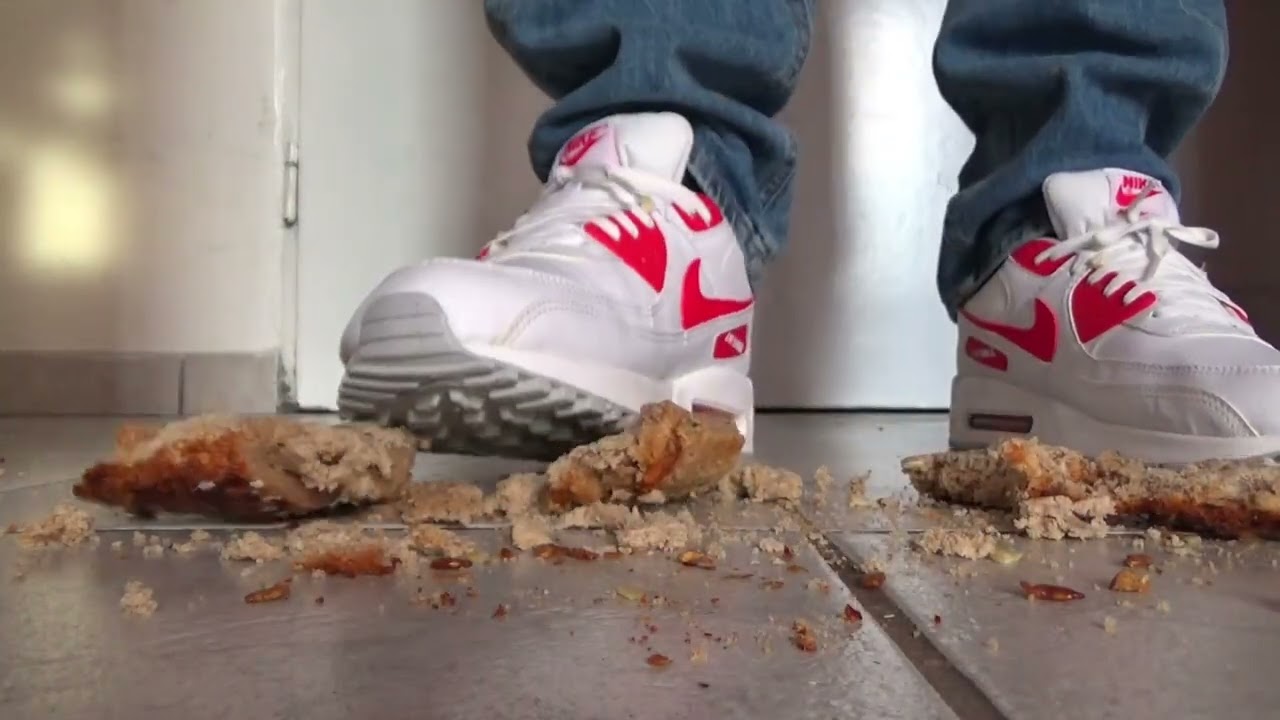 Nike Air Max 90 stomp stale bread