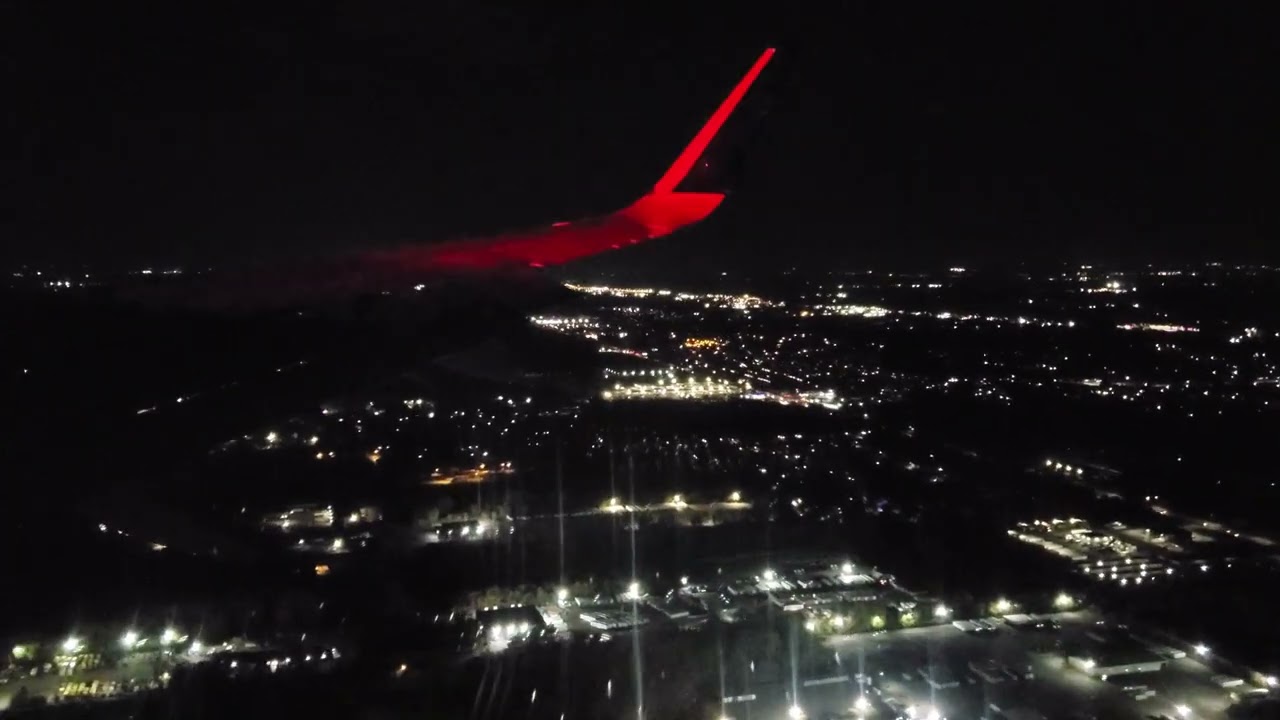 Delta Airlines Airbus A321 Night Landing - Detroit Metropolitan Wayne County Airport