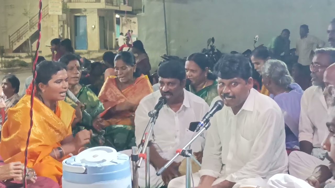 నవరాత్రుల సందర్భంగా శివుని పాట చక్కగా పాడారు పాశం పల్లె టీం అమ్మవారి గుడిలో చక్కగా భజన చేశారు లైక్