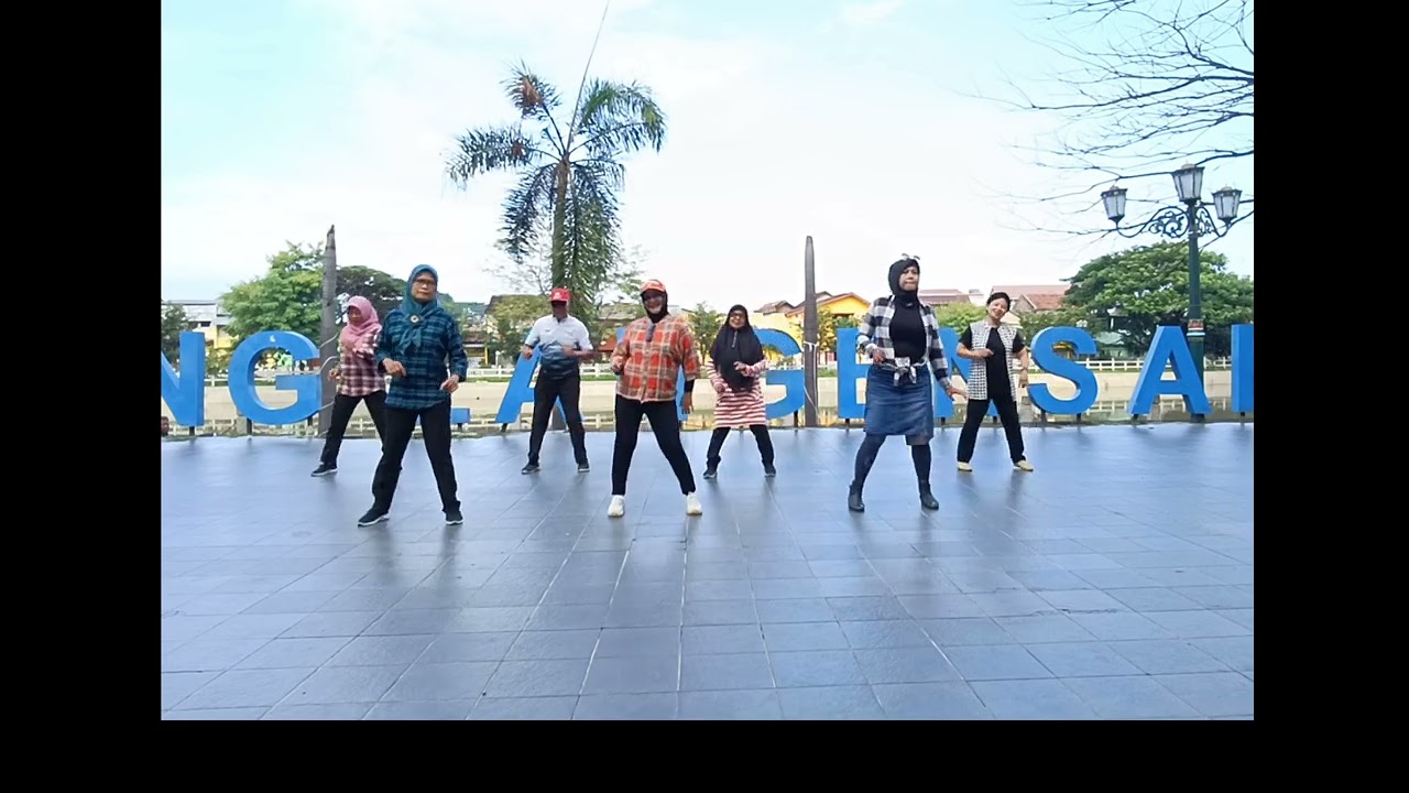 Cowboy Yodel Line dance// by Cliona hagan//demo Thabita