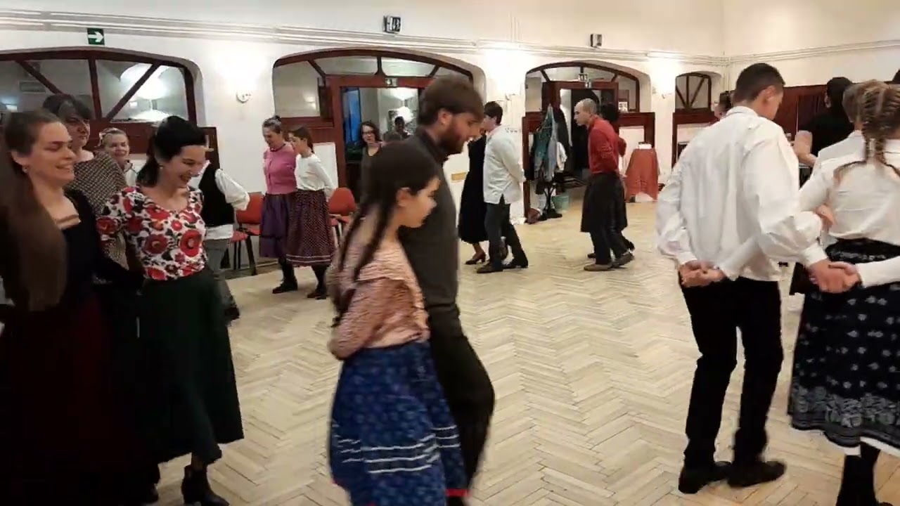 GÓLYAFÉSZEK CSALÁDI KAMASZ ÉS FELNŐTT TÁNCHÁZ - ZSÁMBÉK -