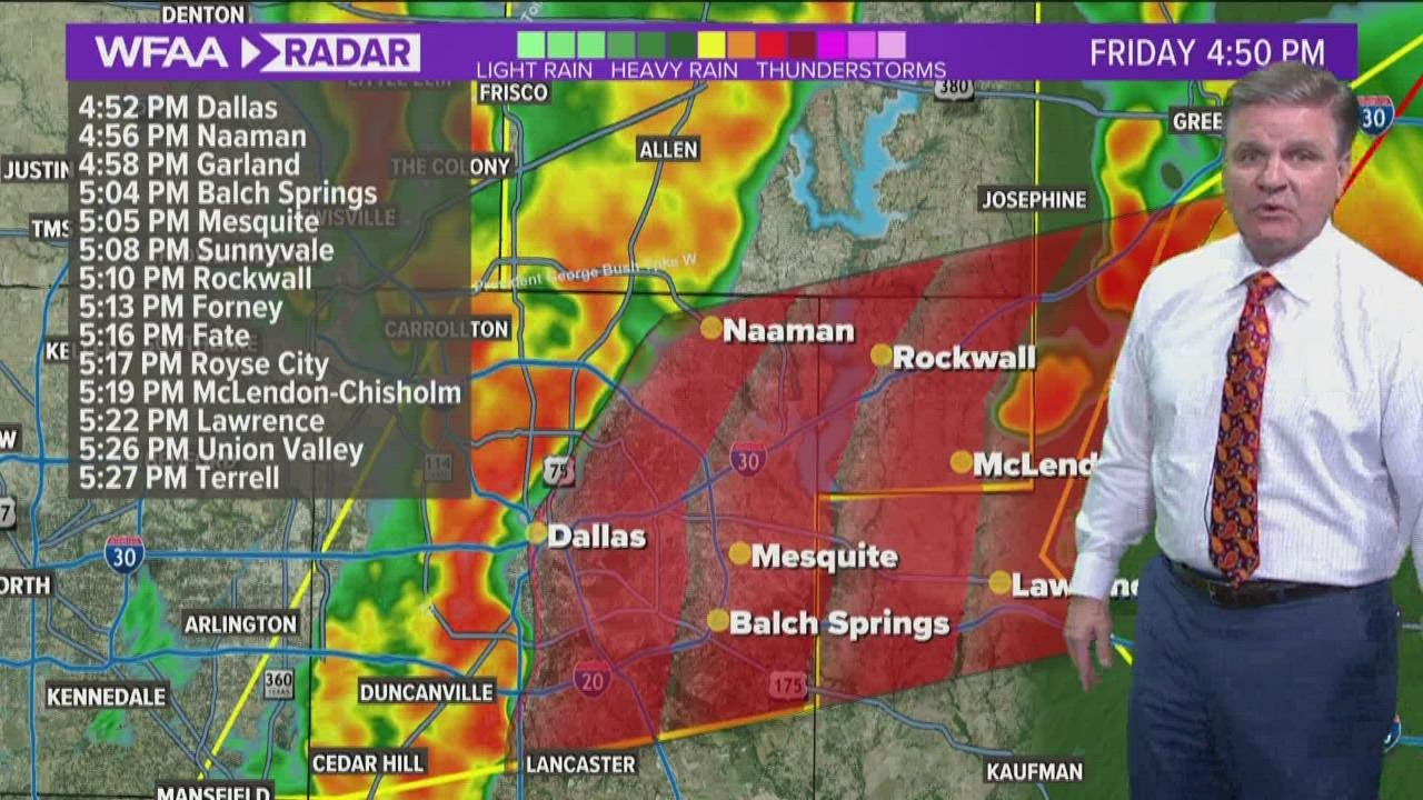 Thunderstorms with damaging wind potential move into Dallas