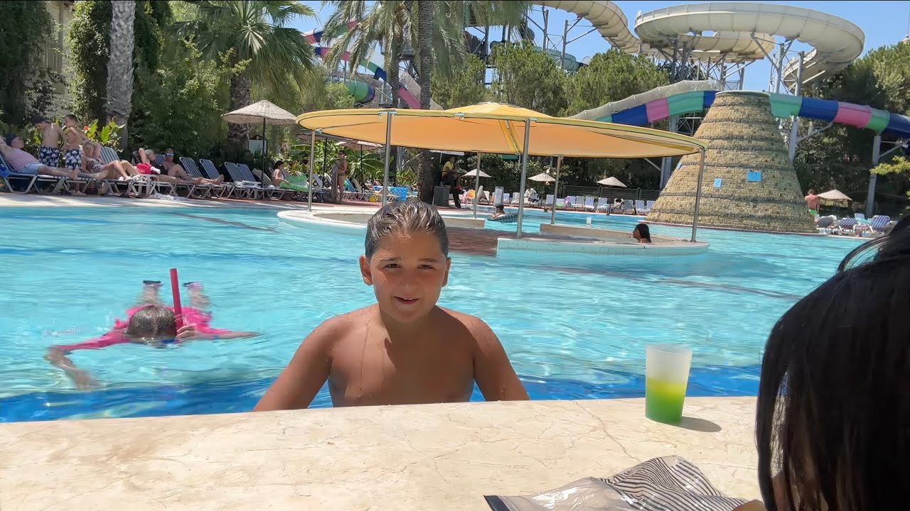 Çok eğlenceli! Havuz başında oyun oynadık! Kuşadası otel tatili!  #günlükvlog #kusadasi #tatil