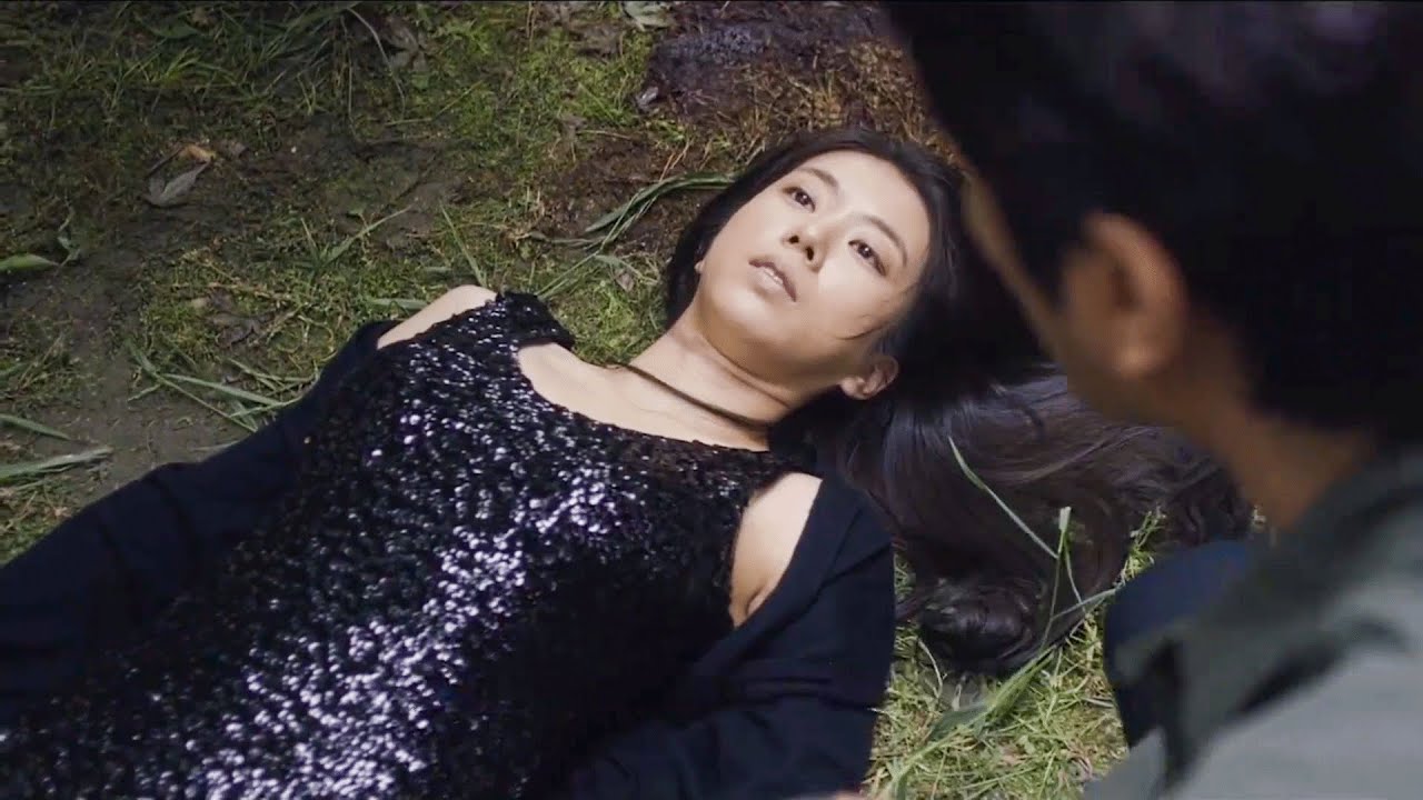 女老师被侵犯后坠楼惨死，以为是意外，谁料被一张内存卡帮警方破案，悬疑片