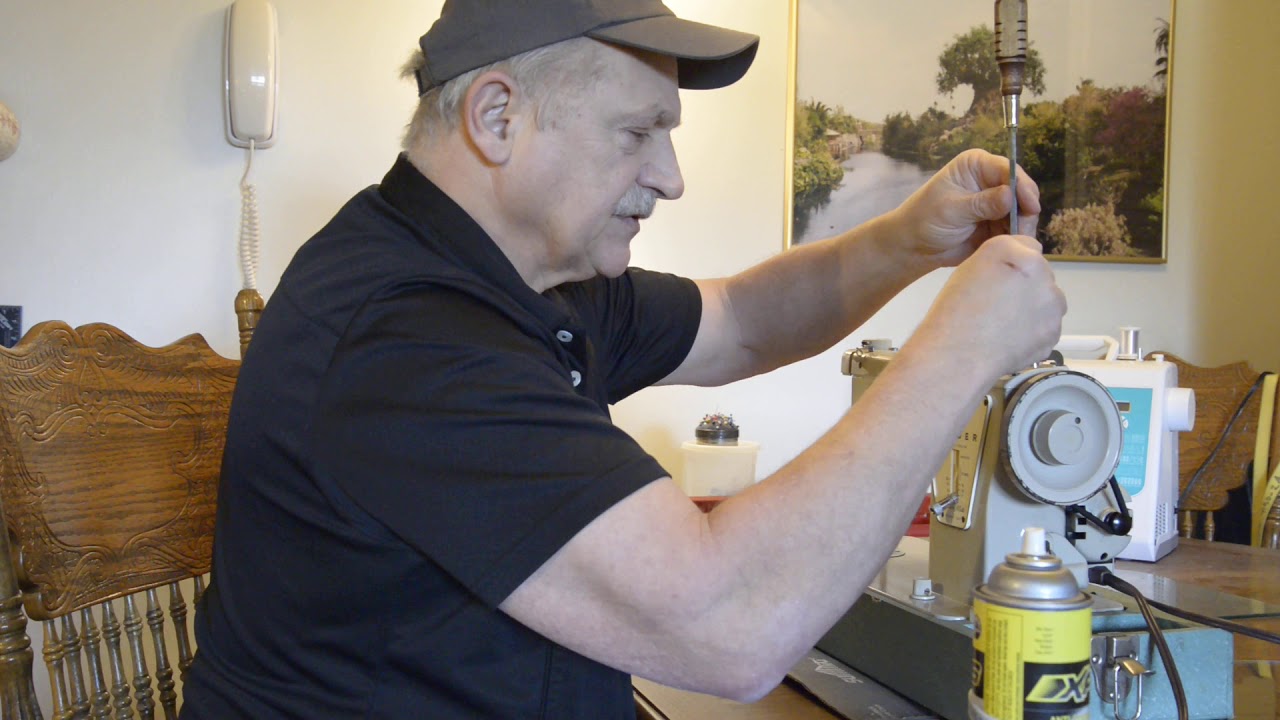 Singer 237 How-To COA ( Clean , Oil and Adjust ) Part # 1